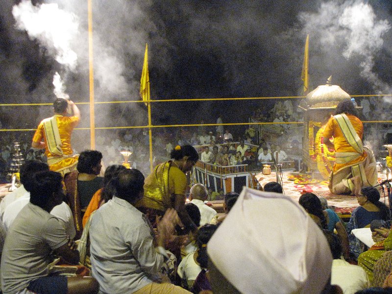 ganga aarti ceremonie3.jpg - Ganga aarti ceremonie.